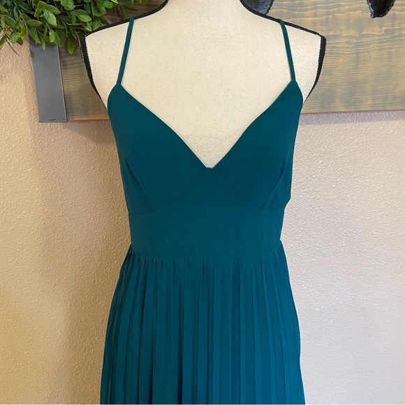 Lulus Perfectly Passionate Emerald Green Pleated Sleeveless Midi Dress - Picture 3 of 9